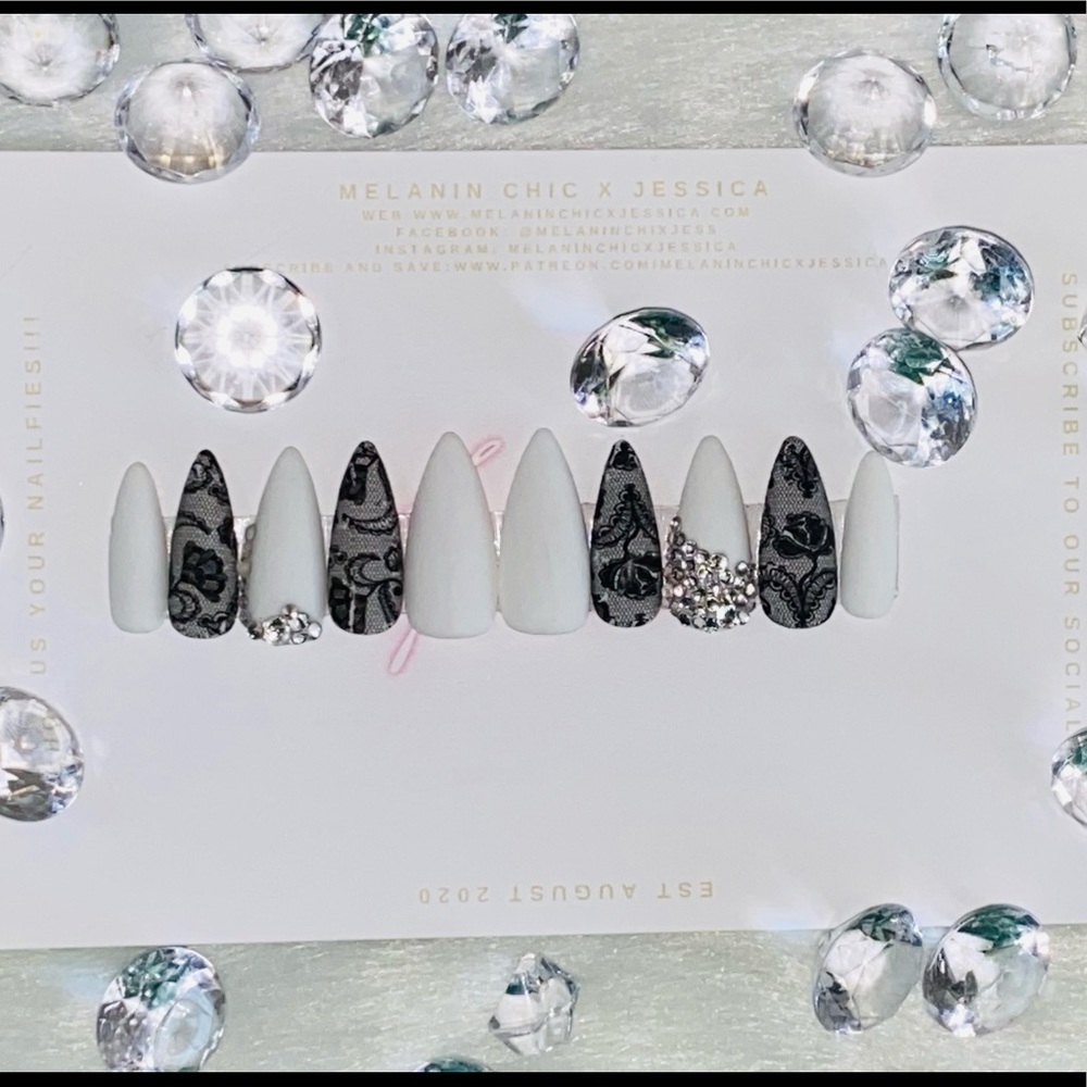 Laced||Press-on Nail Set